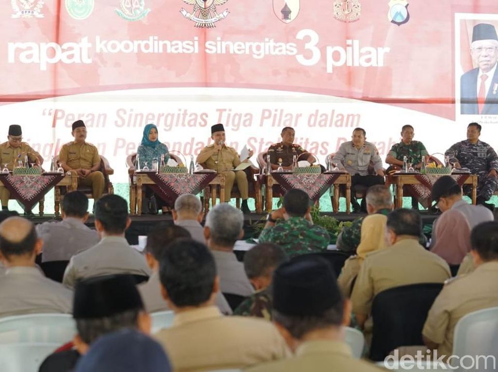 Tak Bosan, Bupati Anas Ajak Semua Elemen Terus Berinovasi Majukan Daerah Tak Bosan, Bupati Anas Ajak Semua Elemen Terus Berinovasi Majukan Daerah