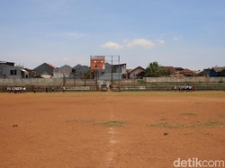 Areal Stadion Sangkuriang yang luasnya sekitar 2,2 hektare ini diresmikan pada 28 Agustus 1974 oleh Gubernur Jawa Barat May. Jen Solihin G.P.