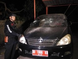 Tawuran di UNM Makassar: 2 Orang Ditikam, 1 Mobil Dirusak-Motor Dibakar