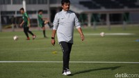 Skuat Garuda muda ditargetkan untuk membawa medali emas. Menatap grup yang terbilang berat ini, Indra punya tiga tahap untuk membawa pulang emas ke Indonesia.