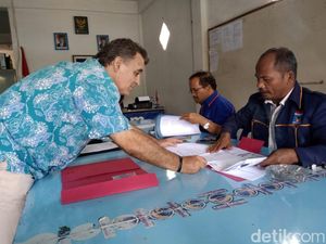 Bule Spanyol yang Mau Ikut Pilbup Samosir Eks Pemain La Liga