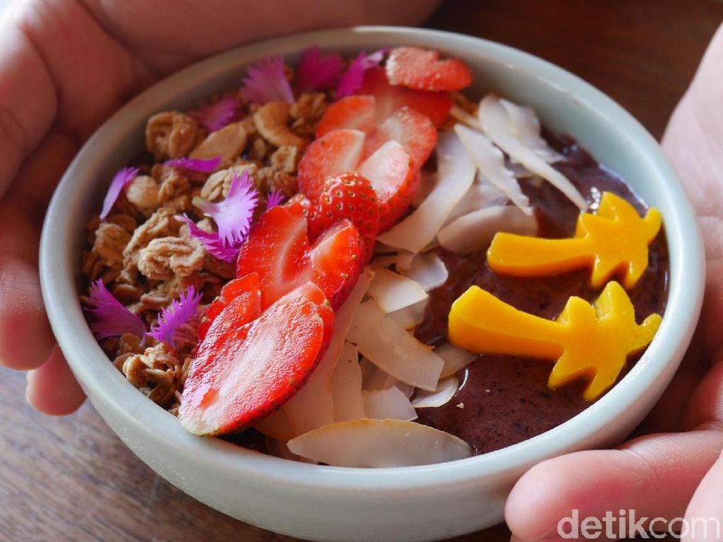 Sarapan Penuh Warna di Neon Palms Seminyak Bali Sarapan Penuh Warna di Neon Palms Seminyak Bali