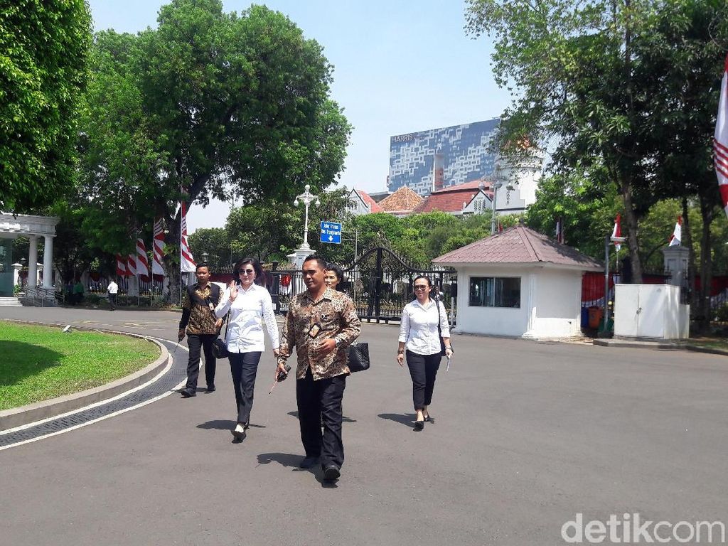 Calon Menteri Jokowi? Ini Profil Bupati Minahasa Selatan Tetty Paruntu Calon Menteri Jokowi? Ini Profil Bupati Minahasa Selatan Tetty Paruntu