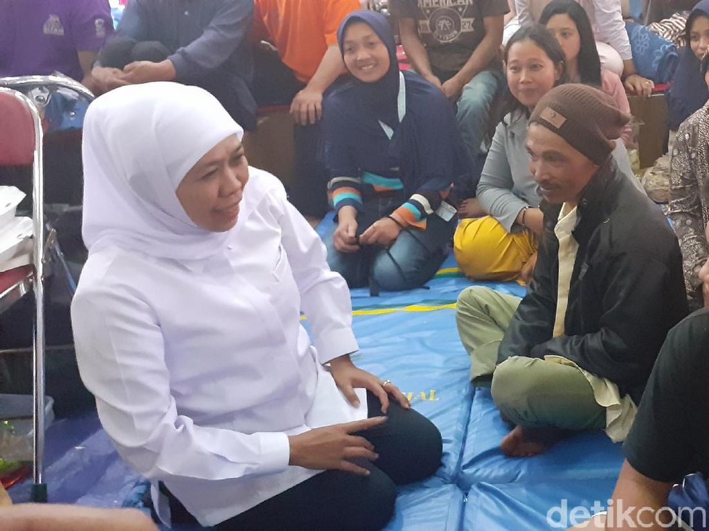 Datangi Pengungsi Angin Kencang, Gubernur Khofifah Minta Psikologi Support Datangi Pengungsi Angin Kencang, Gubernur Khofifah Minta Psikologi Support