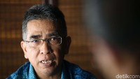Benny bukan sosok baru di sepakbola Indonesia. Dia pernah menjadi wakil bendahara umum dan asisten manajer Persija Jakarta hingga dan berhasil menjadi juara Divisi Utama 2001.