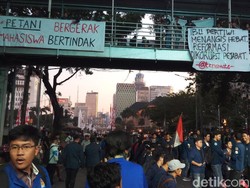 Makin Sore, Massa BEM SI di Patung Kuda Makin Ramai