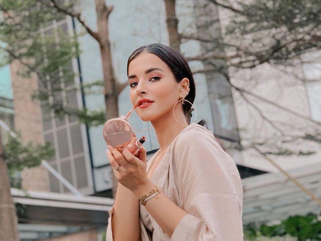 Tasya Farasya Pamer Ribuan Koleksi Lipstik, Bikin Para Wanita Takjub Tasya Farasya Pamer Ribuan Koleksi Lipstik, Bikin Para Wanita Takjub