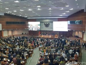 Sidang Paripurna Sahkan Formasi DPR: Komisi Tetap Ada 11 Sidang Paripurna Sahkan Formasi DPR: Komisi Tetap Ada 11