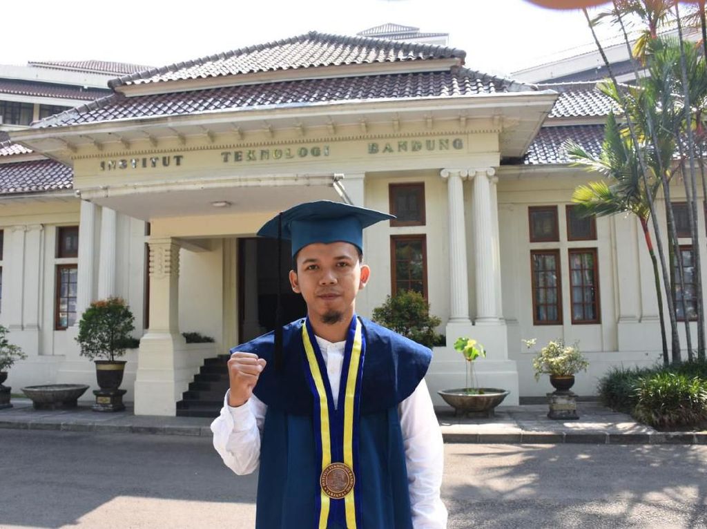Cerita Reza, Anak Sopir yang Lulus Cumlaude dari ITB Cerita Reza, Anak Sopir yang Lulus Cumlaude dari ITB
