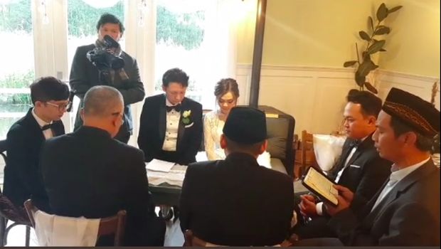 Suasana pernikahan Rina Nose dan Josscy
