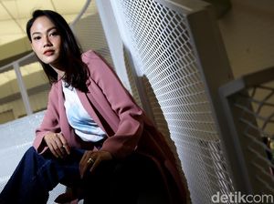 Della Dartyan Merasa Beruntung Kembali di Arini by Love Inc Della Dartyan Merasa Beruntung Kembali di Arini by Love Inc