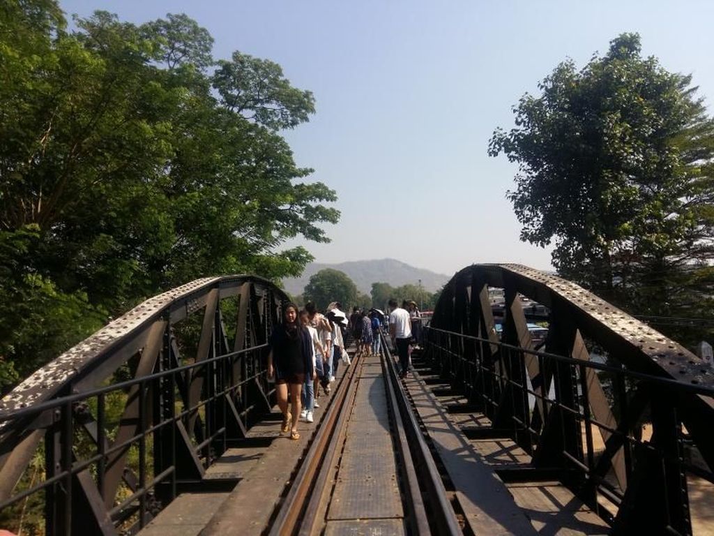Melintasi Death Railway, Jembatan Bersejarah di Thailand Melintasi Death Railway, Jembatan Bersejarah di Thailand