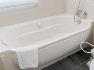 Seks di Dalam Air Tak Disarankan, Hal-hal Ini Jadi Alasannya (1)