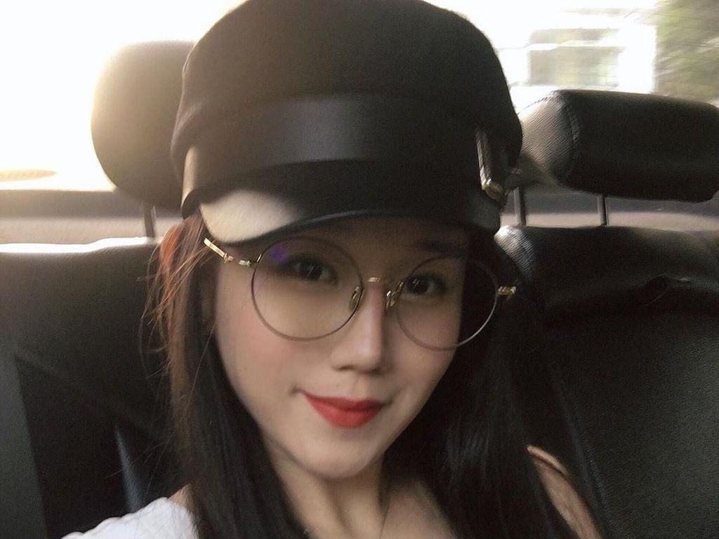 Selebgram Cantik Ini Jual Baju Bekasnya, Malah Dilecehkan Para Pria Selebgram Cantik Ini Jual Baju Bekasnya, Malah Dilecehkan Para Pria