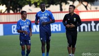 Bisakah Ezechiel NDouassel melanjukan rentetan gol ke gawang The Guardians?