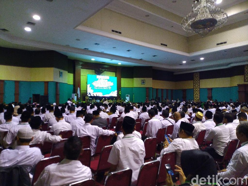 Bupati Bogor Dengar Curhat Calon Kades Tertekan: Ada Backup Ormas Bupati Bogor Dengar Curhat Calon Kades Tertekan: Ada Backup Ormas
