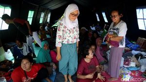 Korban Kebakaran Jatinegara Mengungsi di SDN 3 Bidaracina