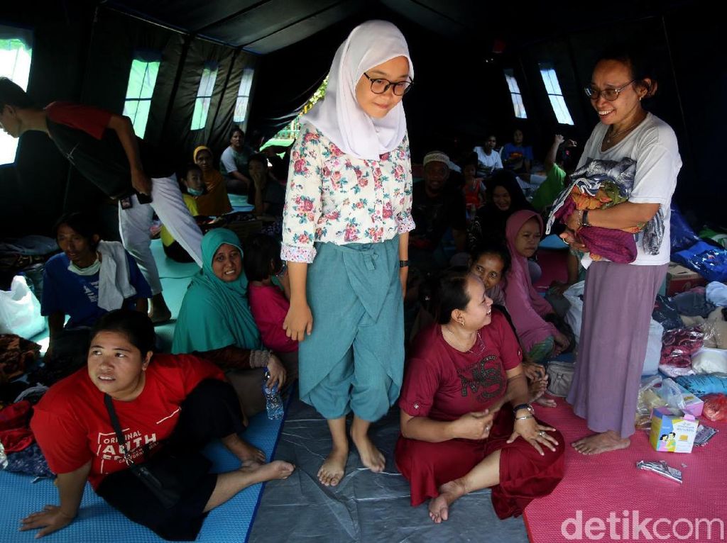 Korban Kebakaran Jatinegara Mengungsi di SDN 3 Bidaracina Korban Kebakaran Jatinegara Mengungsi di SDN 3 Bidaracina