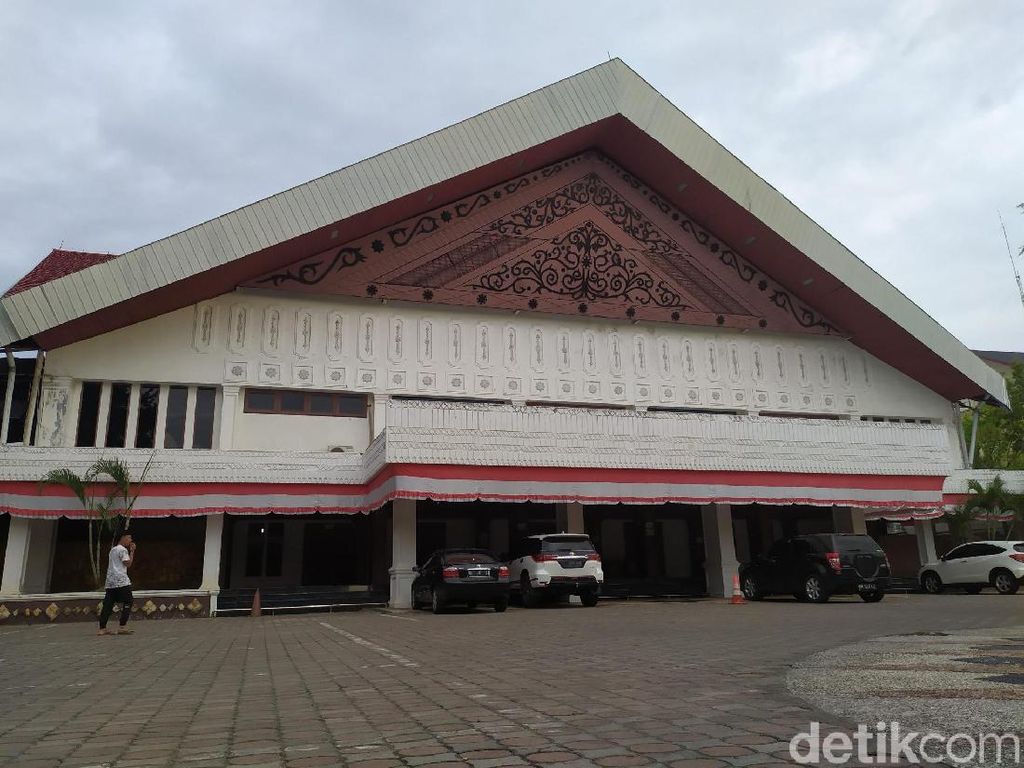 Tok! Ketua DPR Aceh Resmi Ganti dari Dahlan ke Saiful Bahri