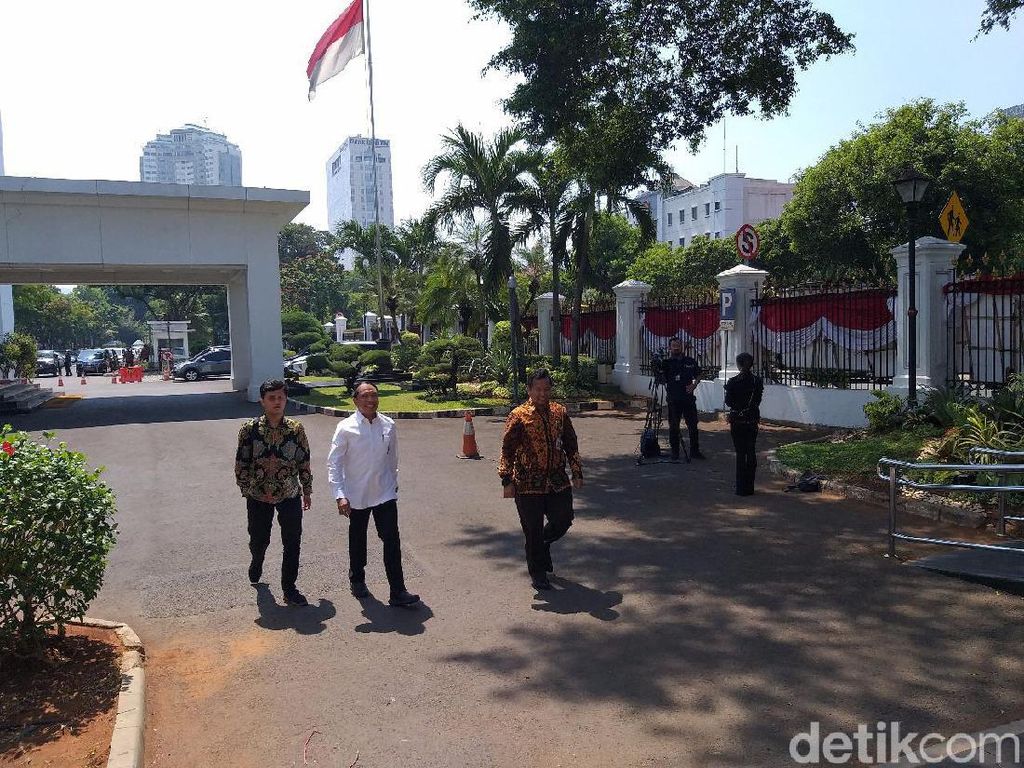 Calon Menteri Kabinet Jokowi 65%: Profesional 12 Orang, Politikus 10 Orang Calon Menteri Kabinet Jokowi 65%: Profesional 12 Orang, Politikus 10 Orang