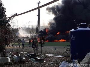 Kobaran Api Pipa Pertamina ke Tol Purbaleunyi, Kendaraan Terjebak Kobaran Api Pipa Pertamina ke Tol Purbaleunyi, Kendaraan Terjebak