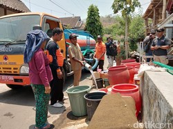 BPBD Kabupaten Kediri Dropping Air Bersih untuk Ratusan Warga