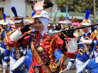 Marching Band Meriahkan Pembukaan Kejuaraan Parayalang Internasional