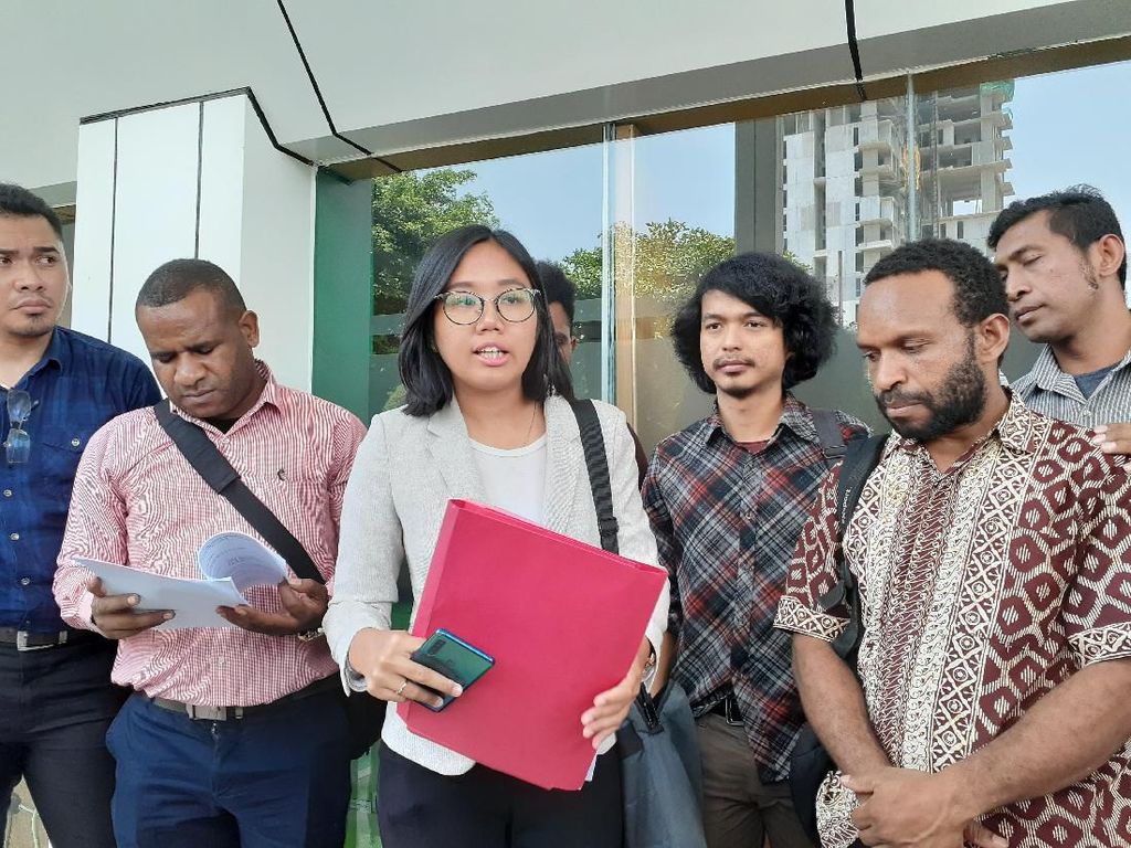 6 Tersangka Pengibar Bendera Bintang Kejora Ajukan Praperadilan 6 Tersangka Pengibar Bendera Bintang Kejora Ajukan Praperadilan