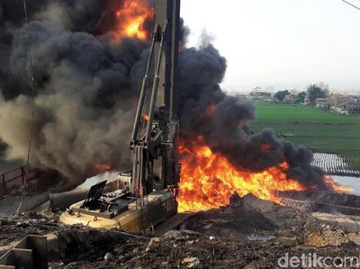 Pipa Pertamina Terbakar di Tol Purbaleunyi