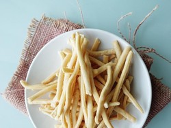 Resep Stik Bawang Renyah Gurih, Camilan Favorit saat Lebaran