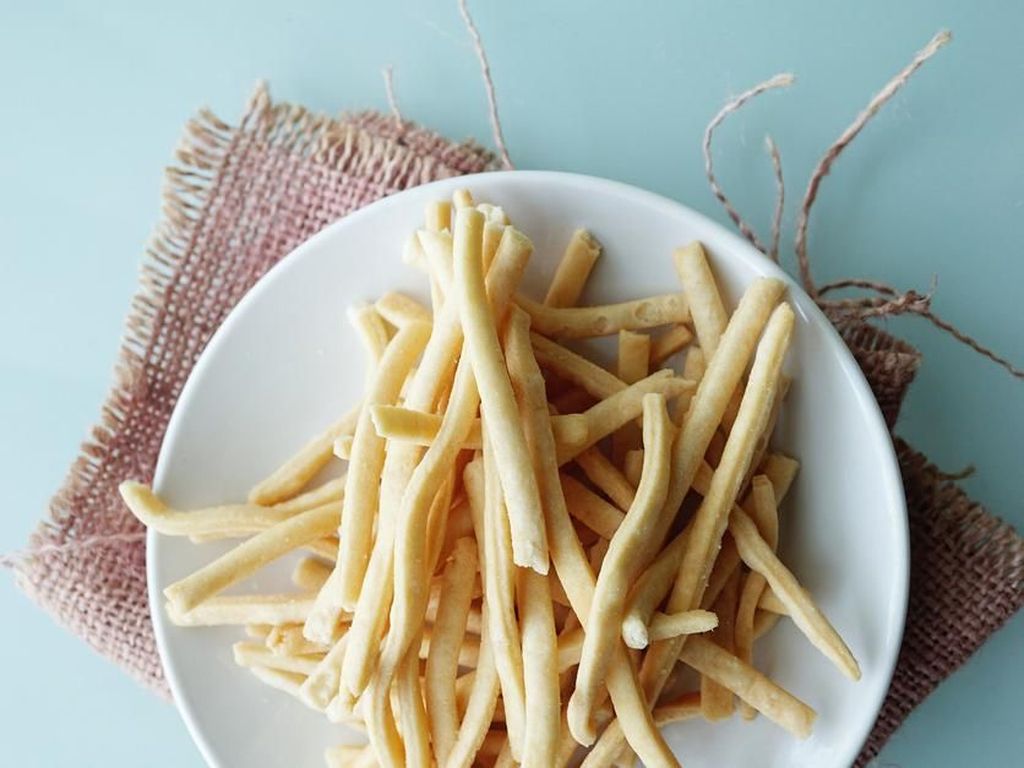 Resep Stik Bawang Renyah Gurih, Camilan Favorit saat Lebaran Resep Stik Bawang Renyah Gurih, Camilan Favorit saat Lebaran
