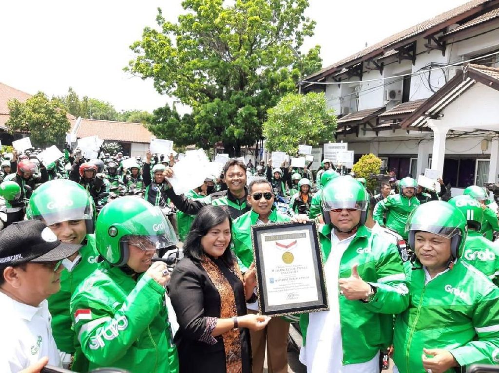 Rekor! Pemkot Tegal Kirim Dokumen Terbanyak Pakai GrabExpress ke Warga Rekor! Pemkot Tegal Kirim Dokumen Terbanyak Pakai GrabExpress ke Warga