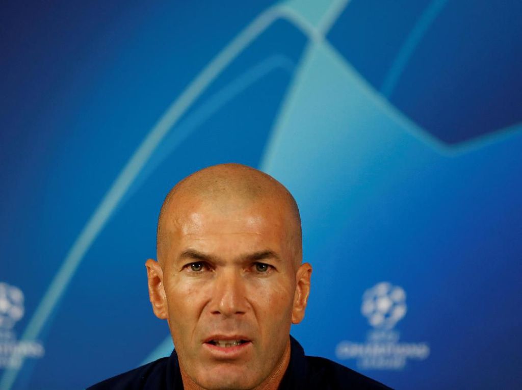 Zidane Terganggu dengan Spekulasi Mourinho Zidane Terganggu dengan Spekulasi Mourinho