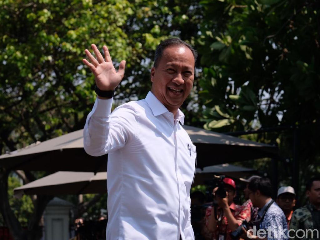 PR Menperin Baru Agus Gumiwang di Industri Otomotif RI PR Menperin Baru Agus Gumiwang di Industri Otomotif RI