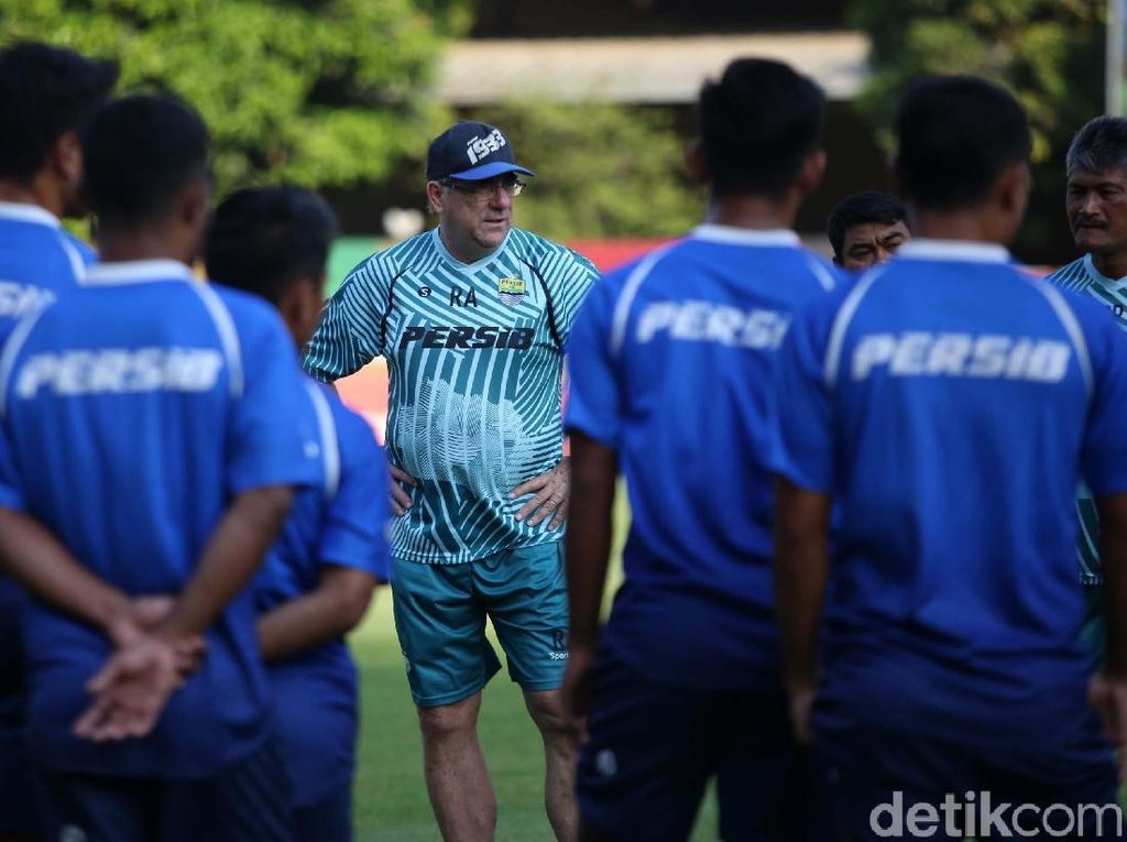 Bhayangkara FC Vs Persib: Maung Bandung Tak Khawatir Faktor Non Teknis Bhayangkara FC Vs Persib: Maung Bandung Tak Khawatir Faktor Non Teknis