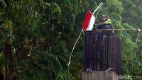 Potret Agustinus, Pria yang Panjat Beton untuk Tagih Janji Jokowi