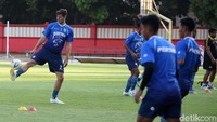 Laga Bhayangkara FC vs Persib akan digelar, Rabu (23/10/2019). Pihak The Guardian memutuskan bahwa Bobotoh tak boleh mendukung langsung Maung Bandung di stadion.