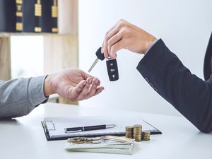 Supaya Nggak Rugi, Ini Tips Beli Mobil Secara Kredit