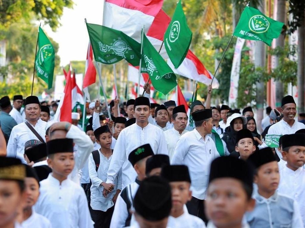 10 Ribu Santri Banyuwangi Ikuti Kirab dan Apel HSN 2019 10 Ribu Santri Banyuwangi Ikuti Kirab dan Apel HSN 2019