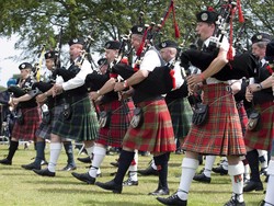 10 Negara yang Laki-lakinya Punya Budaya Pakai Rok, Indonesia Termasuk lho!