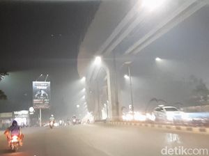 Kabut Asap Selimuti Palembang Malam Ini, Warga Mengeluh Sesak Napas