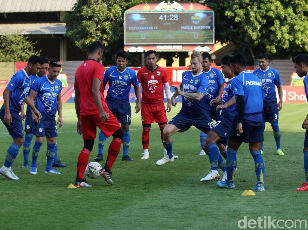 Bhayangkara FC Vs Persib Berebut Poin Penting Bhayangkara FC Vs Persib Berebut Poin Penting