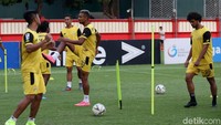 Gelandang Bhayangkara FC, Bruno Matos menjadi pemain yang mendapat perhatian khusus pelatih Persib Bandung, Robert Rene Alberts.