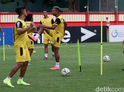 Gelandang Bhayangkara FC, Bruno Matos menjadi pemain yang mendapat perhatian khusus pelatih Persib Bandung, Robert Rene Alberts.