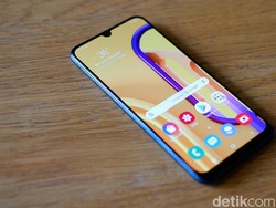 Kesan Pertama Galaxy M30s yang Unggulkan Baterai Gahar