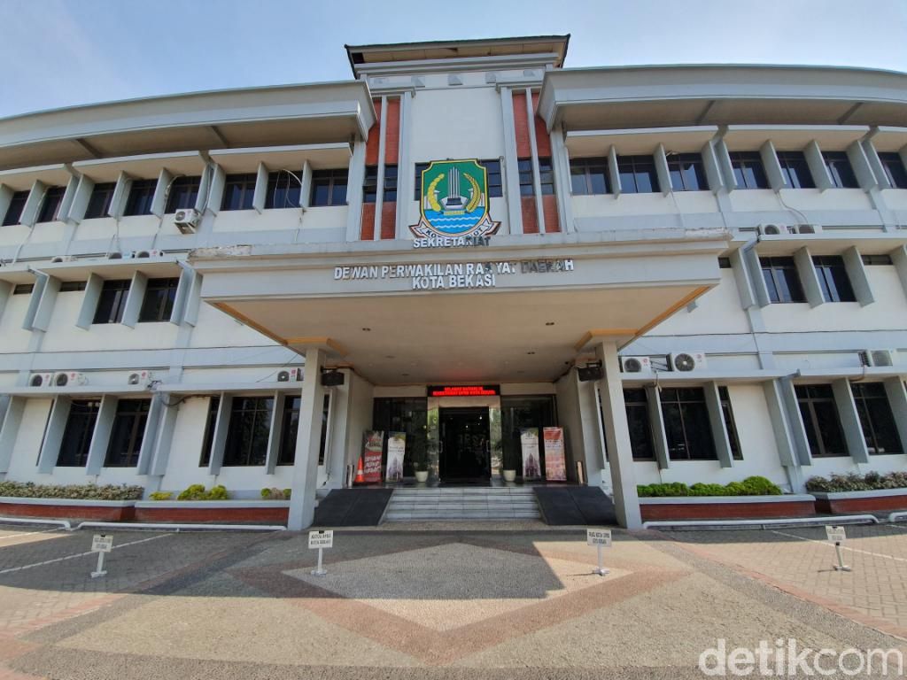 Foto Jokowi-Amin Belum Terpasang di Kantor DPRD Kota Bekasi Foto Jokowi-Amin Belum Terpasang di Kantor DPRD Kota Bekasi