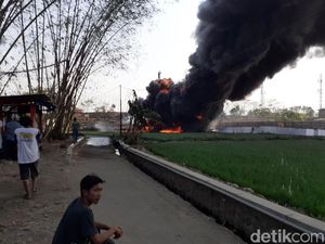 Pipa yang Terbakar Alirkan BBM Pertamina Dex Pipa yang Terbakar Alirkan BBM Pertamina Dex