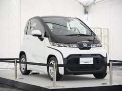 Mobil Listrik Imut Toyota, 2 Penumpang Cocok Buat Emak-emak