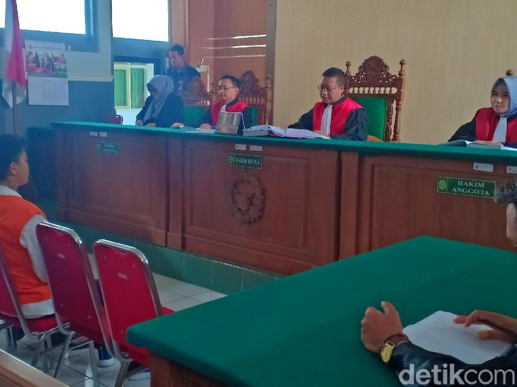 Dua Bandar Sabu Perempuan di Madiun Divonis 18 dan 15 Tahun Penjara Dua Bandar Sabu Perempuan di Madiun Divonis 18 dan 15 Tahun Penjara
