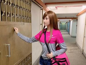 Cantiknya Seperti Karakter Anime, Pengantar Makanan Ini Viral